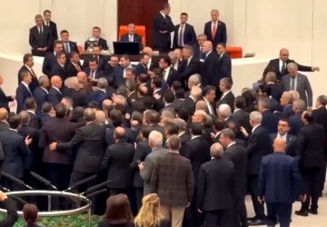 Potężna bójka w tureckim parlamencie. Poszło o nowego ministra