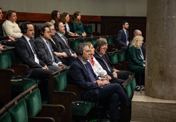 „Ambasador Niemiec otwarcie 'nadzoruje' w Sejmie obrady