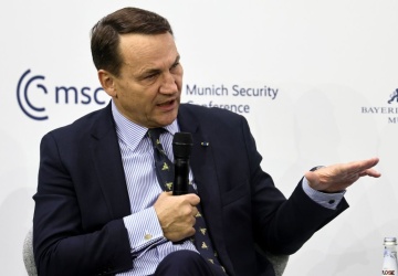 Sikorski atakuje w Niemczech administrację Trumpa: Ja nie mam portretu Putina w domu