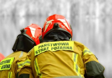 Pożar bloku mieszkalnego w Ząbkach. Są ranni