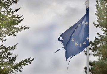 Spada liczba euroentuzjastów. Nowy sondaż o nastrojach Polaków wobec UE