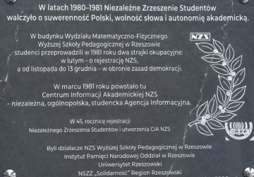 Rocznica zarejestrowania NZS. W Rzeszowie odsłonięto okolicznościową tablicę