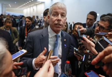 Minister Energii USA: Nie można zubażać społeczeństw w imię dekarbonizacji