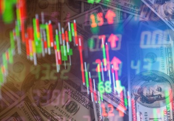 Kurs dolara w górę. Regres w przemyśle ciągnie złotego w dół