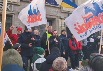 Trwa protest Solidarności we Wrocławiu. Maciej Kłosiński: Decyzje podejmuje się ponad naszymi głowami. Nie ma na to naszej zgody
