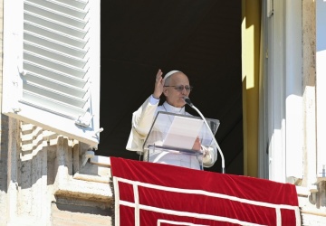 Papież: zróbmy miejsce milczeniu; wyciszmy smartfony