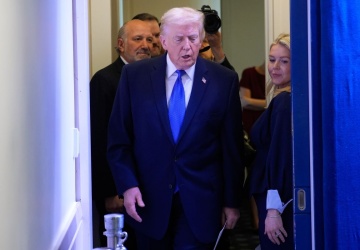 Uzbrojony mężczyzna zastrzelony przy rezydencji Donalda Trumpa