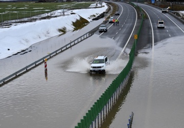 Groźna sytuacja hydrologiczna w Polsce. Alerty IMGW w 14 województwach