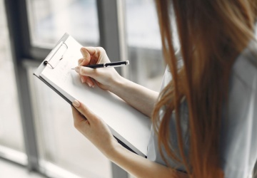 Polacy wskazali, jakiej decyzji oczekują w sprawie SAFE. Sondaż