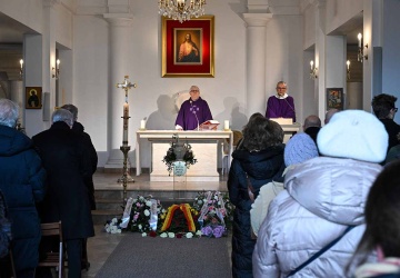 Pogrzeb Bożeny Dykiel. Ksiądz w pewnym momencie przerwał kazanie