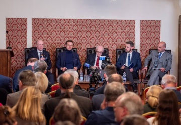 Eksperci: Przyjmując masowo migrantów popełniamy samobójstwo