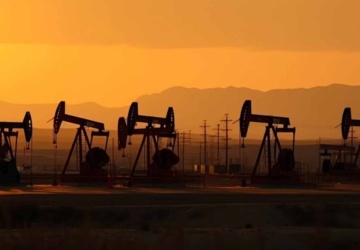 Jak atak na Iran wpłynie na gospodarkę? Ropa nawet po 100 dolarów