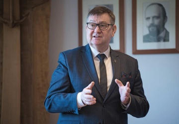 Dlaczego 40% Polaków może utknąć w biedzie i jak temu zapobiec - rozmowa z ekspertem