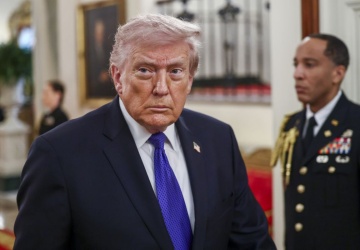 Ambasady USA pod ostrzałem Iranu. Trump zapowiada odwet