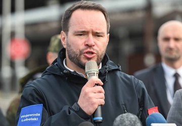 Wojewoda zdjął krzyż w urzędzie. Jest decyzja sądu