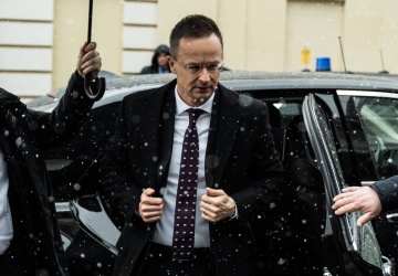 Szef węgierskiego MSZ: Możliwe powiązania zatrzymanego konwoju z ukraińską mafią wojenną