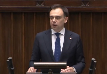 Ceny paliw rosną. Minister zapowiada analizy i „stosowne działania”