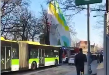Balon zahaczył o budynek w Zielonej Górze. Jeden z pasażerów wypadł z kosza