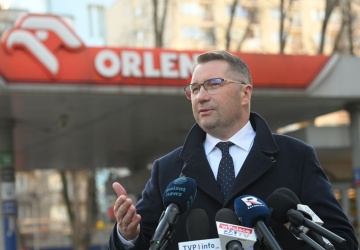 TVN do Czarnka: „Jak obniżymy ceny paliwa, ludzie je wykupią”