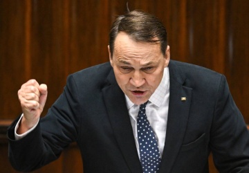 Czarnek do Sikorskiego: Okłamał Pan żonę!