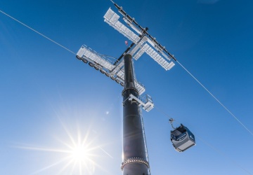Dramat w kurorcie w Szwajcarii. Gondola urwała się z liny i spadła ze zbocza, jedna osoba nie żyje