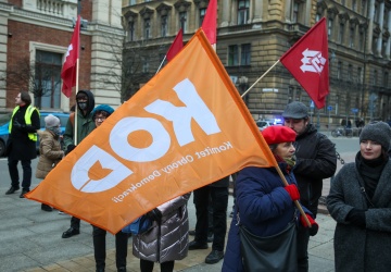 KOD i Fundacja Otwarty Dialog wśród beneficjentów rządowych dotacji