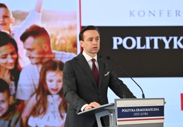 Bosak: Wyrok NSA ws. par tej samej płci jest sprzeczny z Konstytucją