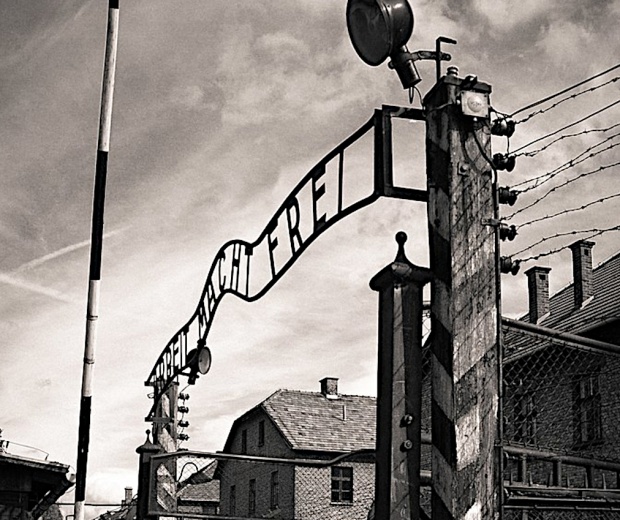 Dom aukcyjny Felzmann w Neuss: Rodzinne imperium z rzeczami ofiar niemieckiego bestialstwa w tle