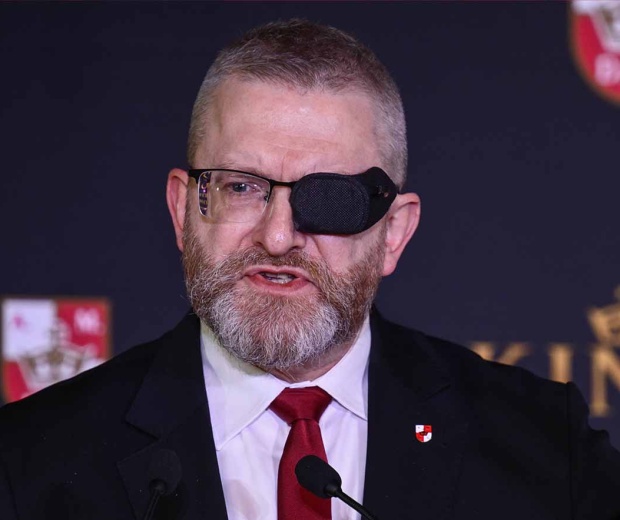 Rośnie poparcie dla partii Brauna. Jest nowy sondaż