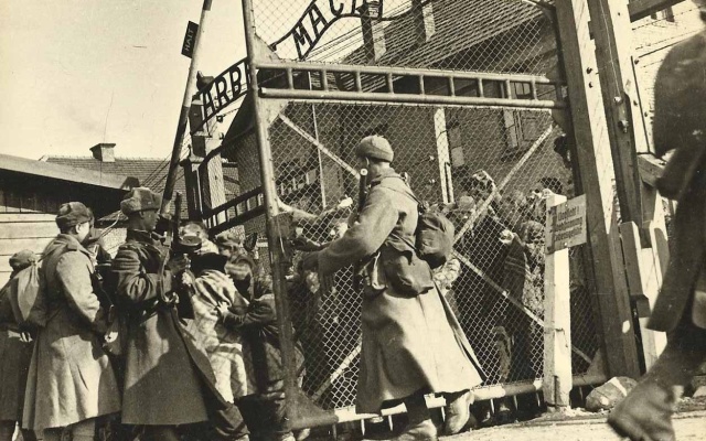 Dziś 81. rocznica wyzwolenia niemieckiego nazistowskiego obozu koncentracyjnego i zagłady Auschwitz-Birkenau