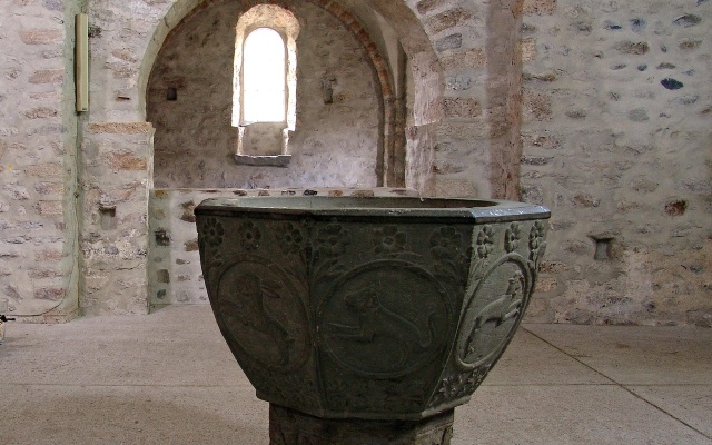 Na amerykańskim uniwersytecie 110 studentów i wykładowców zdecydowało się na przyjęcie chrztu