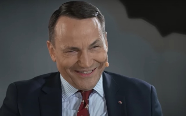 Tȟašúŋke Witkó: Legion zbudowani z ego Radosława Sikorskiego