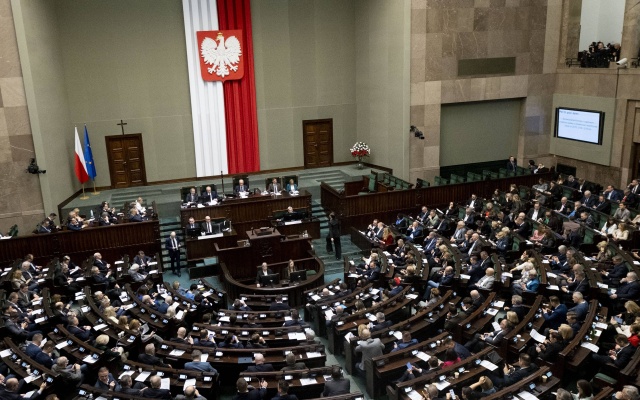 6 partii w Sejmie, Konfederacja i Braun z dwucyfrowym wynikiem. Zobacz najnowszy sondaż