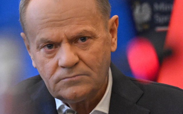 Atak na Iran. Tusk ugiął się pod presją, wyśle samoloty po Polaków