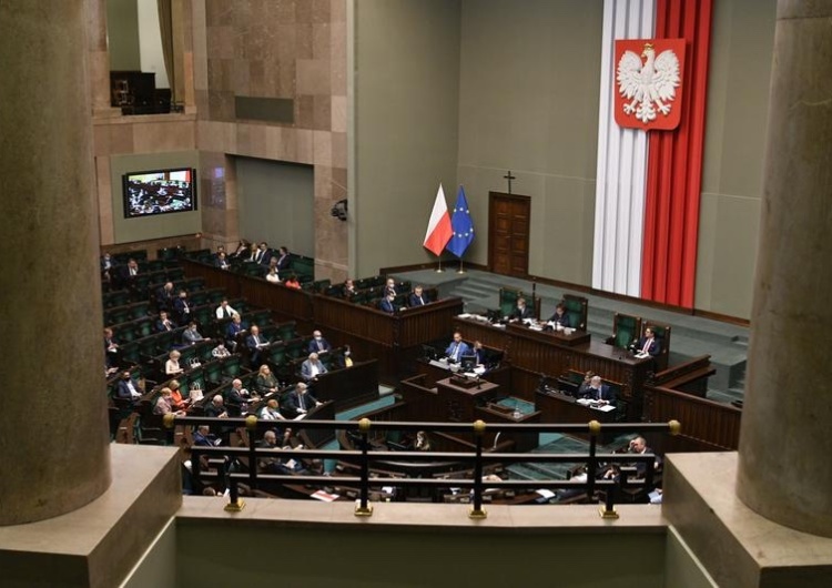  [SONDAŻ] Rośnie przewaga PiS. Kłopoty Lewicy i PSL