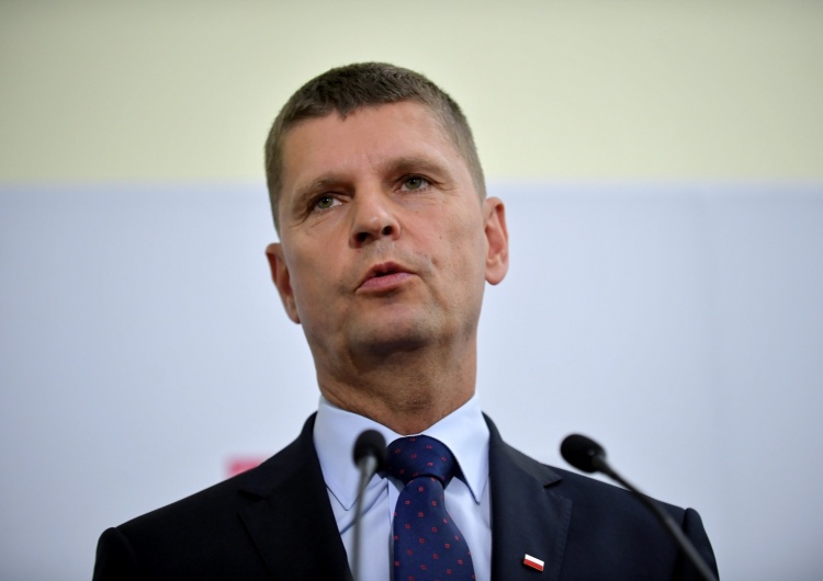 Maseczki w szkołach? Szef MEN zadecydował