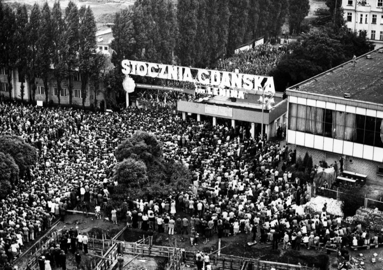  Premier Morawiecki i autorytety z całego świata opowiedzą w światowych mediach historię Solidarności