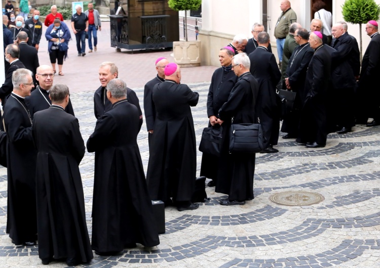 Episkopat: Szacunek dla osób LGBT+ nie oznacza bezkrytycznego akceptowania ich poglądów