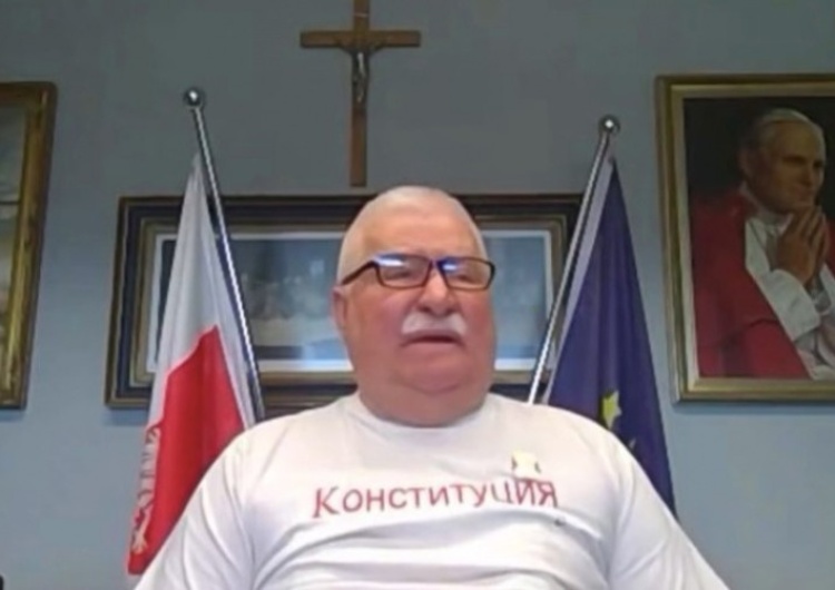  Lech Wałęsa w koszulce z 