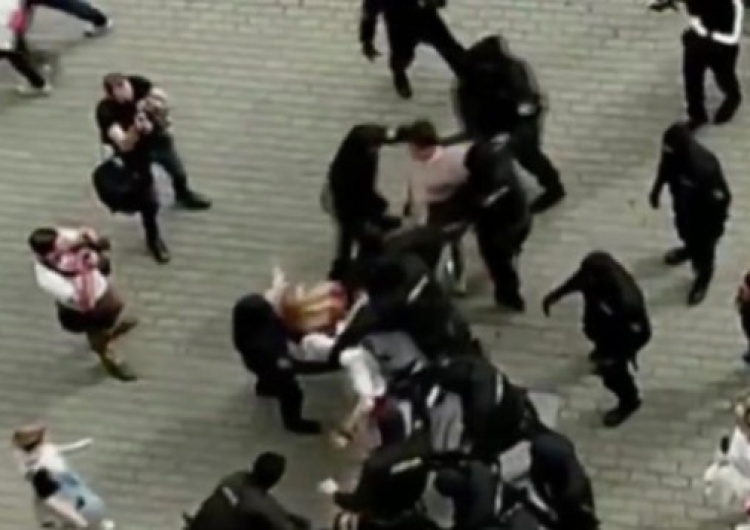  [video] Białorusinki odbiły dziennikarzy z rąk policji