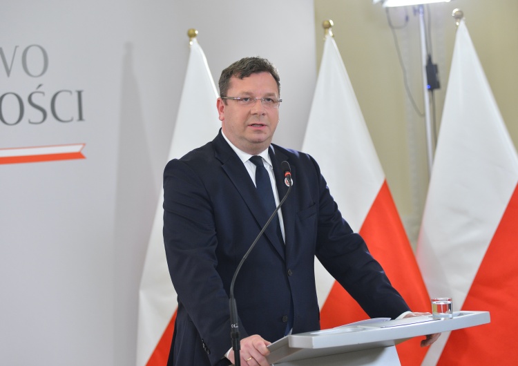 „Zaskoczymy transferami różnych osób”. Wymowne słowa wiceprezesa Solidarnej Polski