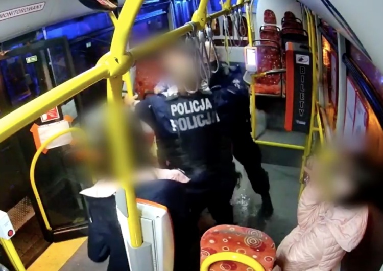  [WIDEO] Awantura w jeleniogórskim autobusie. To nagranie pokazuje jak było naprawdę