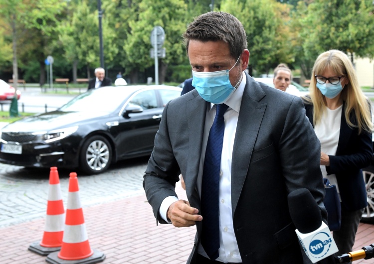 Bezradny Trzaskowski: Rząd od tego jest, żeby pomagać