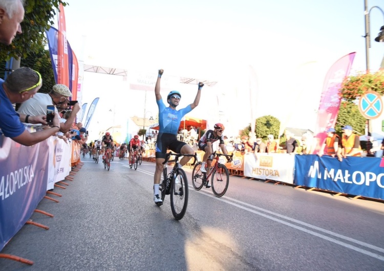 Finisz nie z tej ziemi kolarza z Israel Cycling Academy