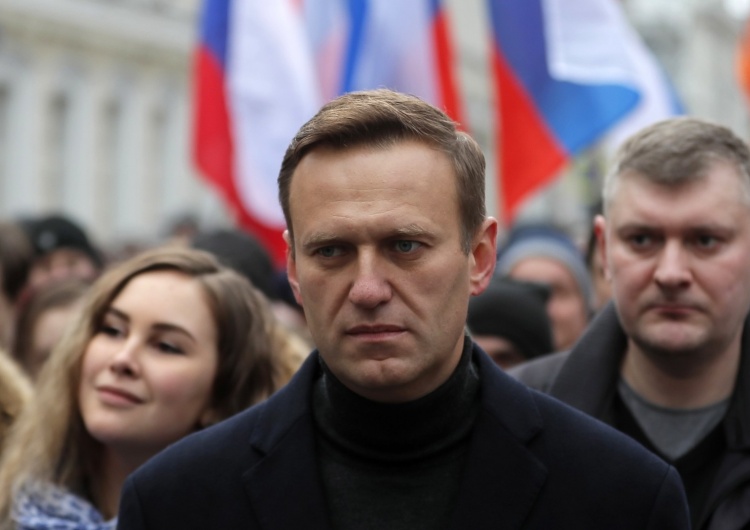 EPA/YURI KOCHETKOV EPA-EFE/YURI KOCHETKOV Aleksiej Nawalny zdrowieje. Jest już w stanie opuszczać łóżko