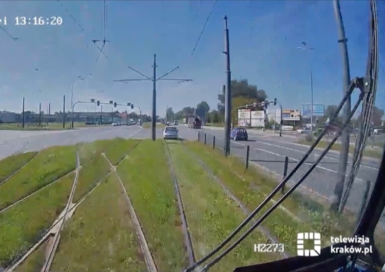  [Video] Autem po torach? Czemu nie… Zobacz, szokujące nagranie