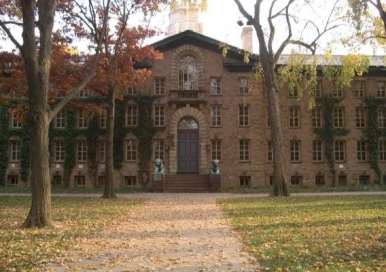 Uniwersytet Princeton najstarsza część Nassau Hall Ups. Uniwersytet Princeton na fali BLM pokajał się za rasizm. Departament Edukacji wziął to na poważnie i wszczął dochodzenie