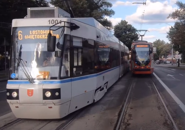 gdański tramwaj w barwach Wolnego Miasta Gdańska Dokąd to zmierza? Gdańskie tramwaje malowane w barwach Wolnego Miasta Gdańska