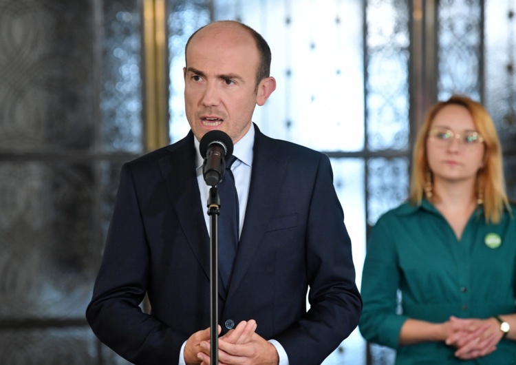 Radek Pietruszka Tytani strategii? KO składa wotum nieufności wobec min. Ziobry. Dziennikarz: Rzucić rządowi koło ratunkowe