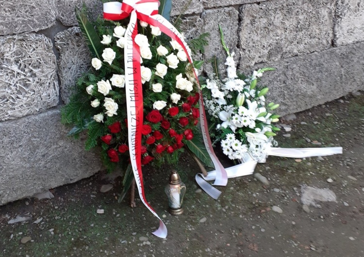 Złożenie wieńca pod Ścianą Śmierci, w 80 rocznicę rozpoczęcia ochotniczej misji Witolda Pileckiego w KL Auschwitz